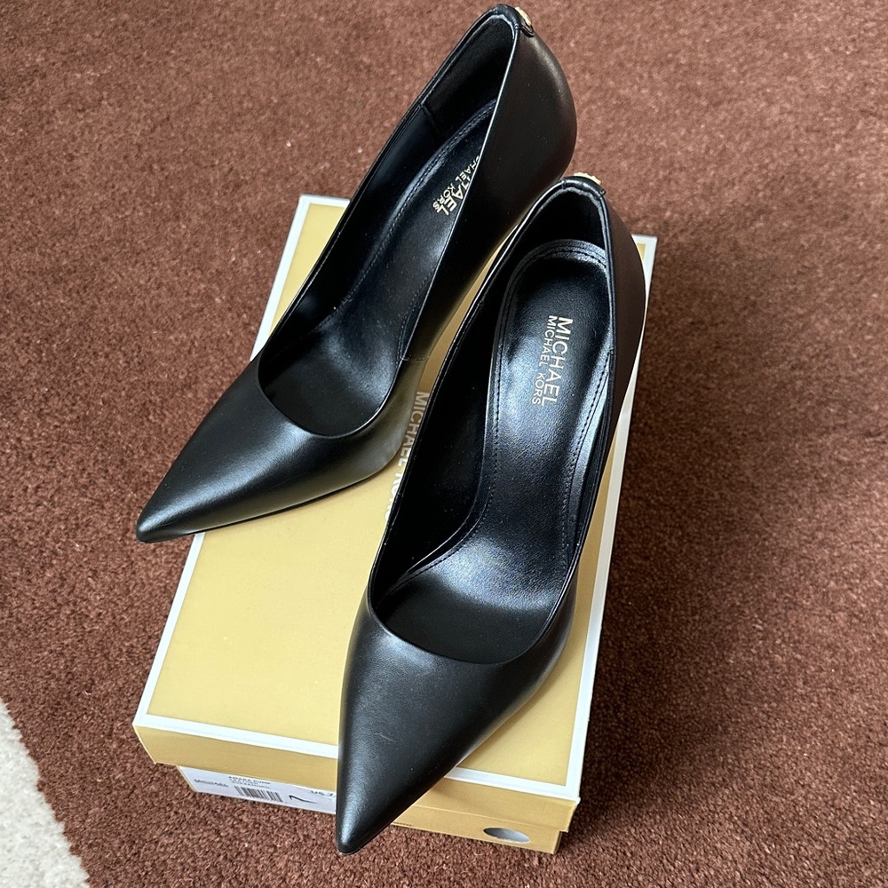 Michael Michael Kors Amara Black Pointed Heels size 7.5